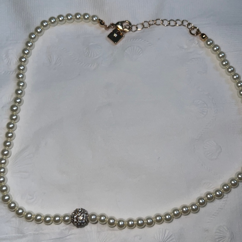 Pearl necklace with rhinestones new without tags